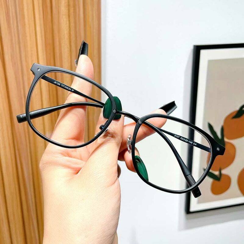 Tout Square Black Glasses