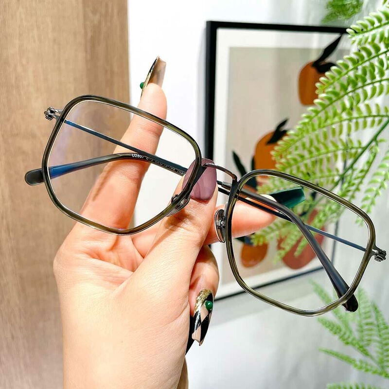 Miranda Square Green Glasses