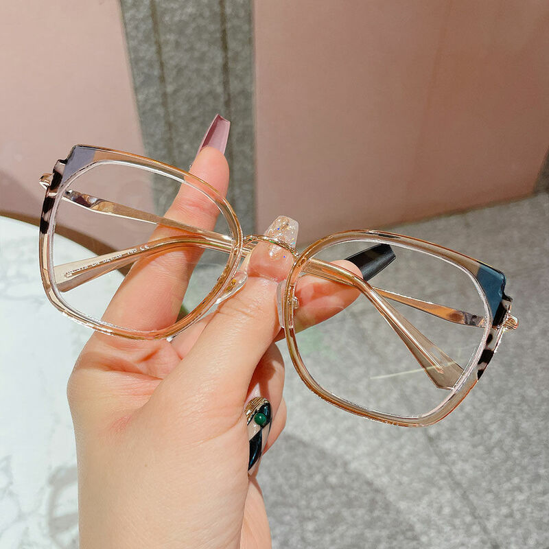 Amelia Cat Eye Champagne Glasses