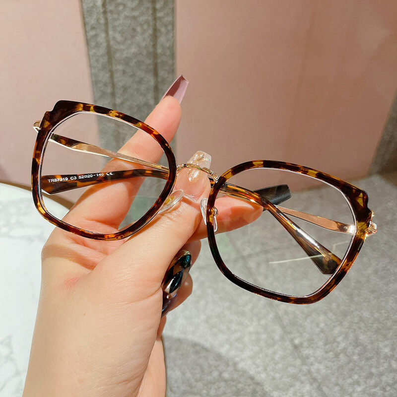 Amelia Cat Eye Tortoise Glasses