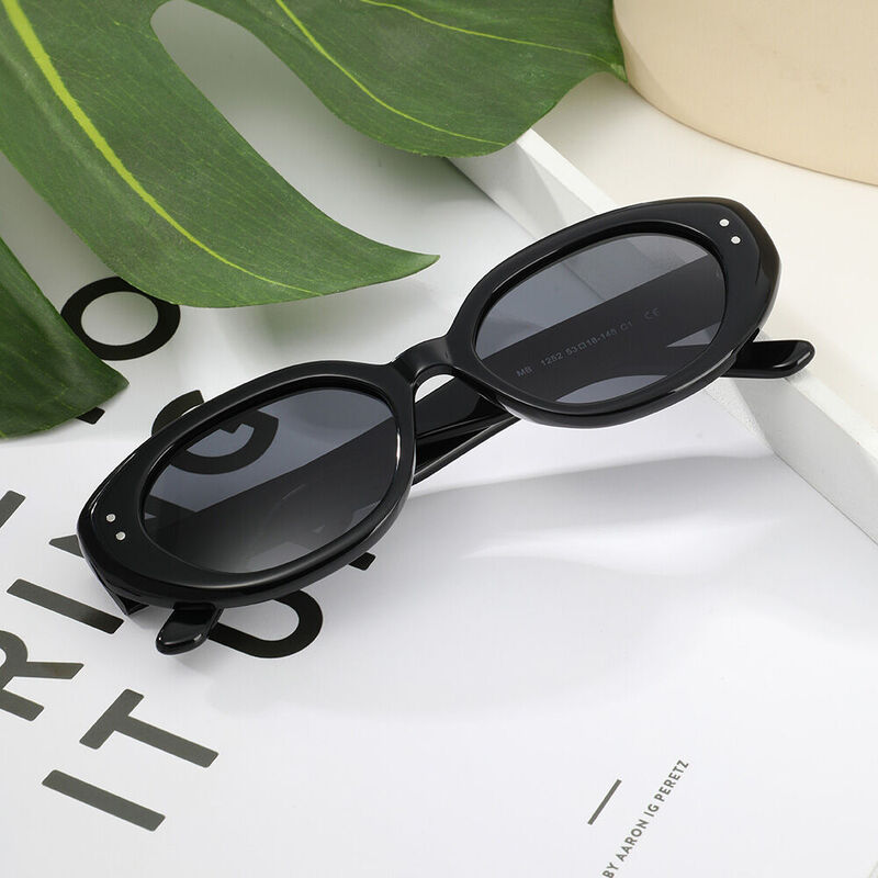 Lisa Cat Eye Black Sunglasses