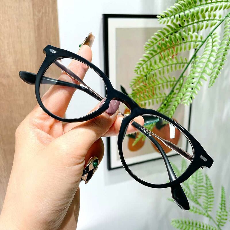 Noel Round Black Glasses