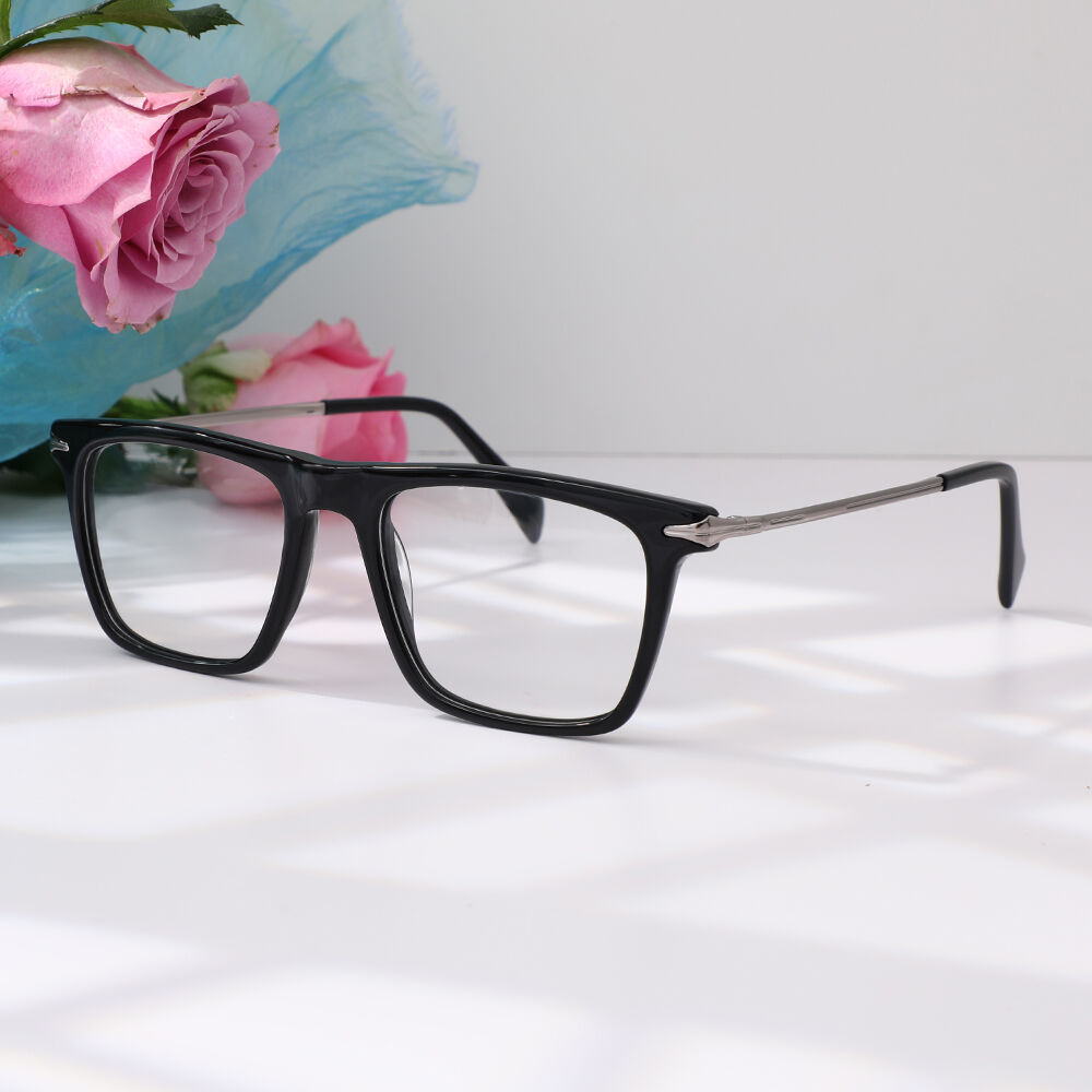 Huntingte Square Black Glasses