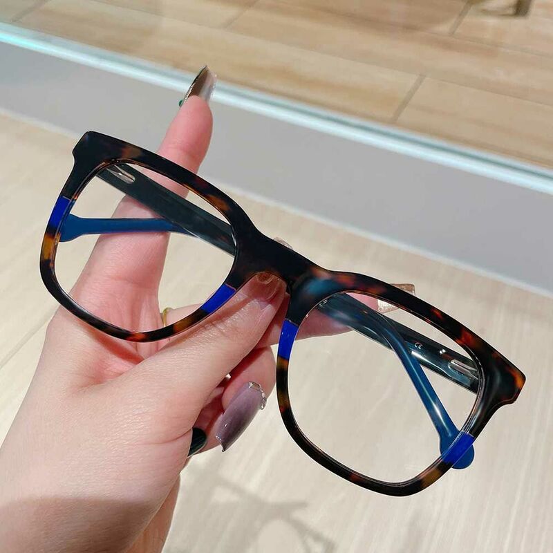 Lizzie Square Black Glasses