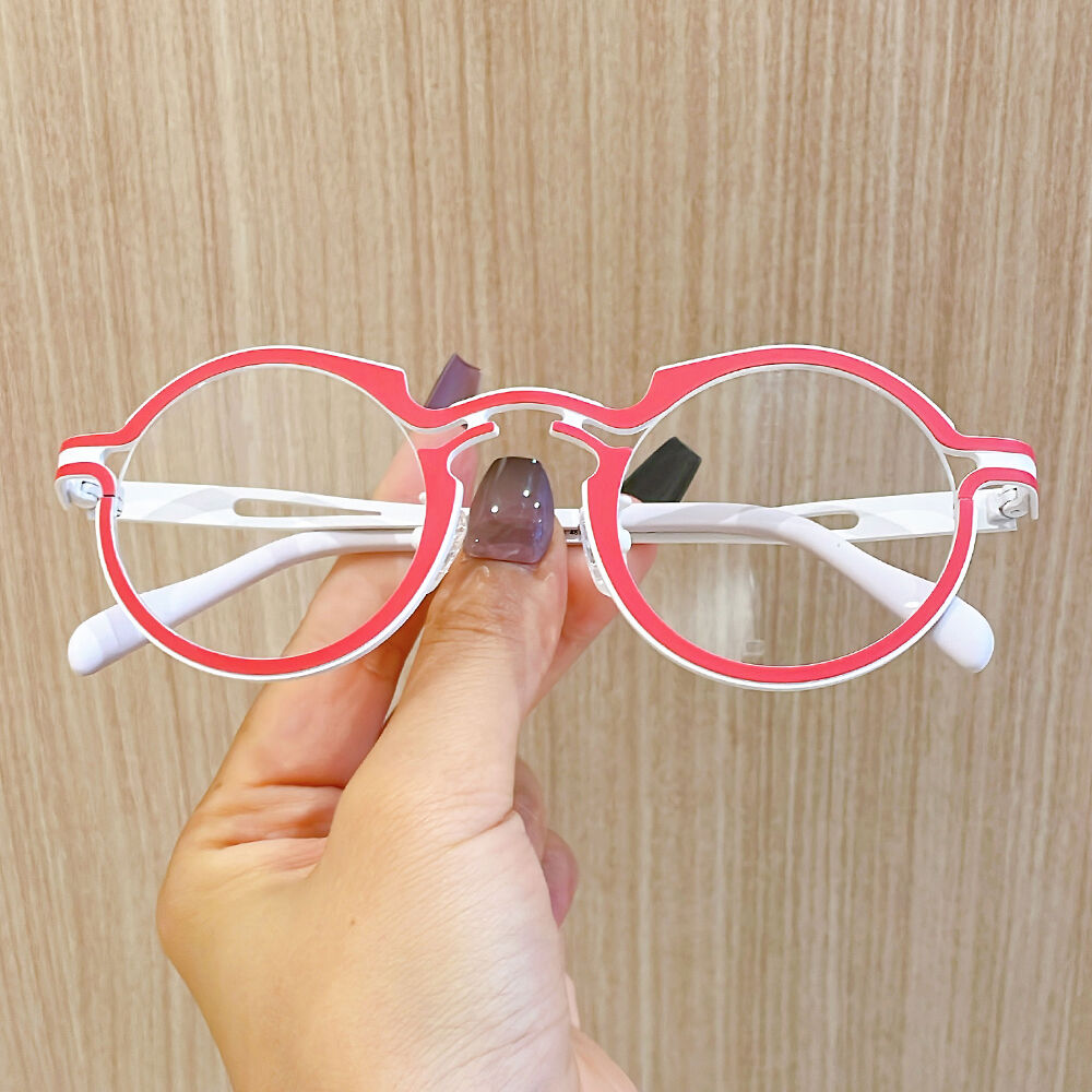 Macadam Round Red Glasses