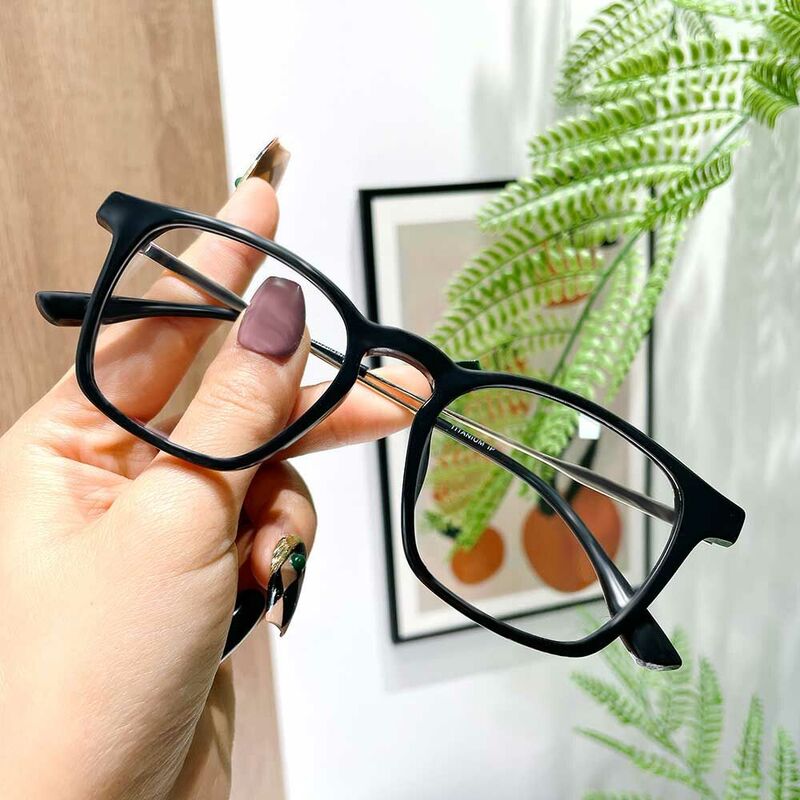 Macadam Square Black Glasses