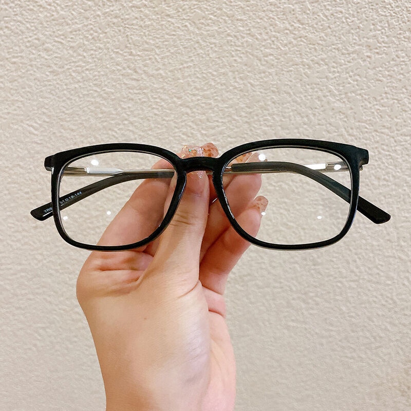 Salaa Square Black Glasses