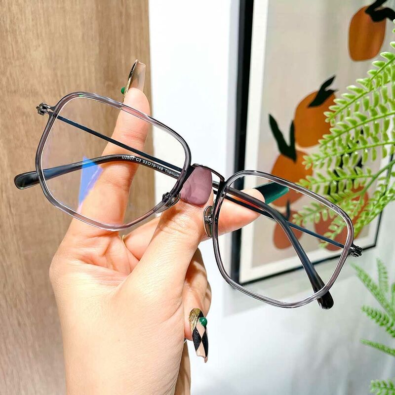 Miranda Square Gray Glasses
