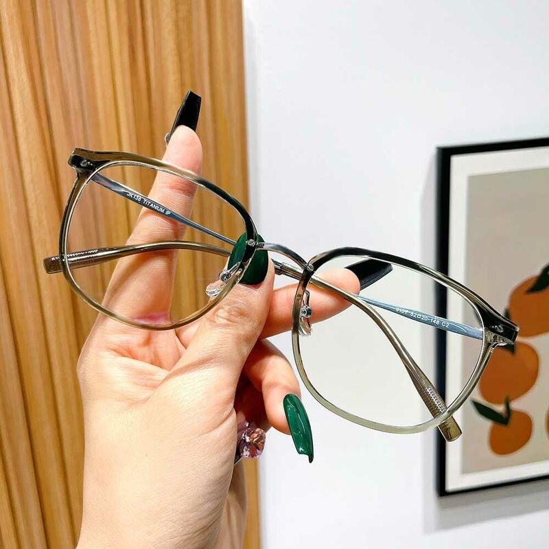 Tout Square Green Glasses