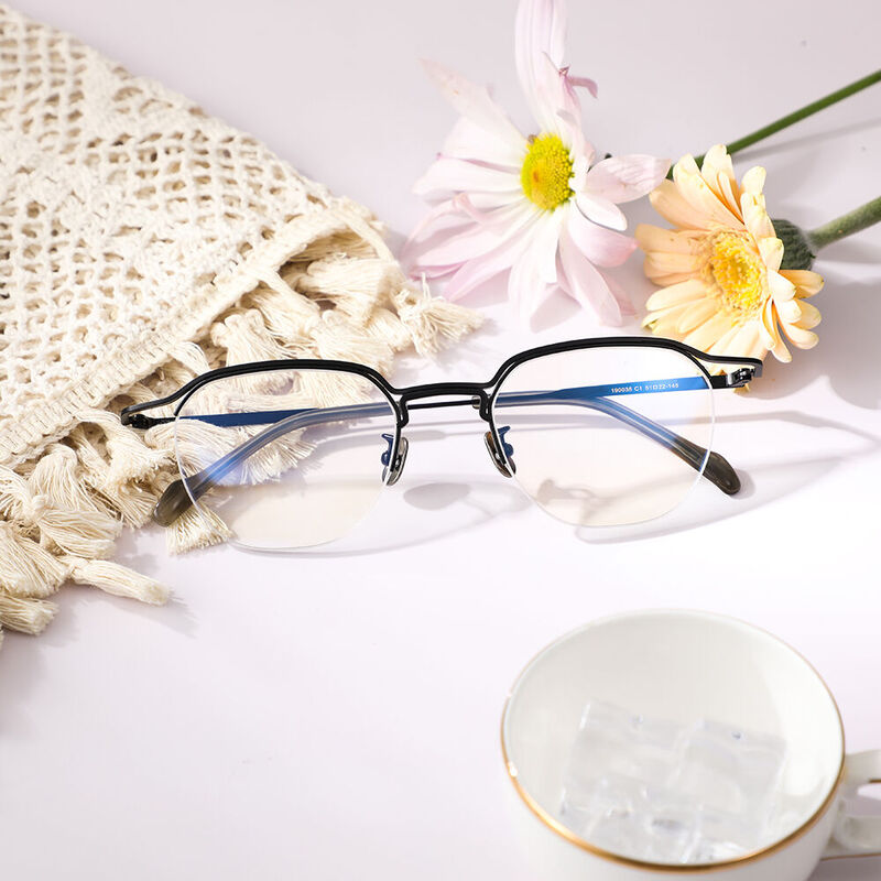 Hayda Square Black Glasses