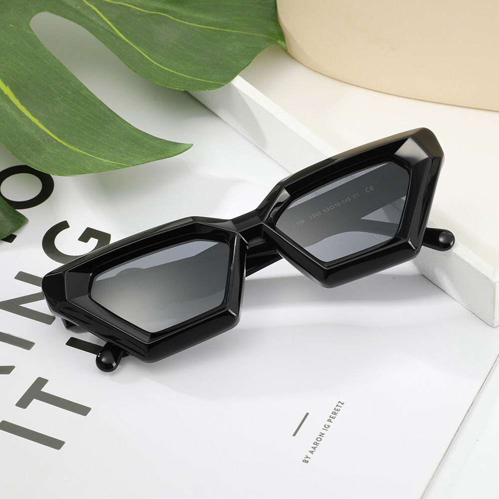 Occhiali da sole Diaz Cat Eye Nero