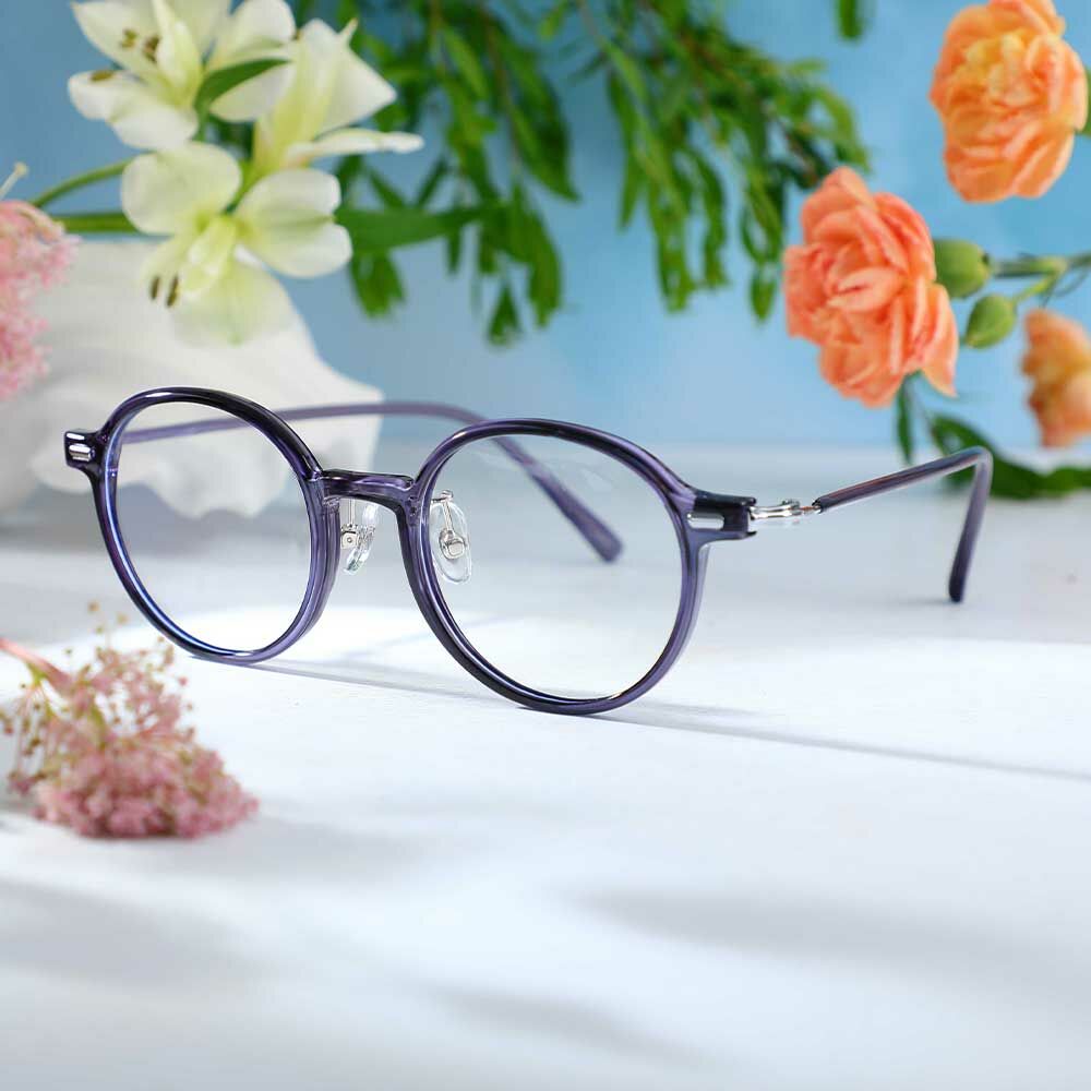 Martina Runde Graue Brille