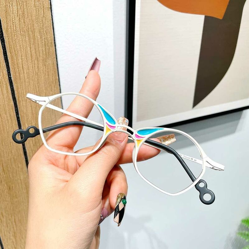 Maria Geometrische Weiße Brille