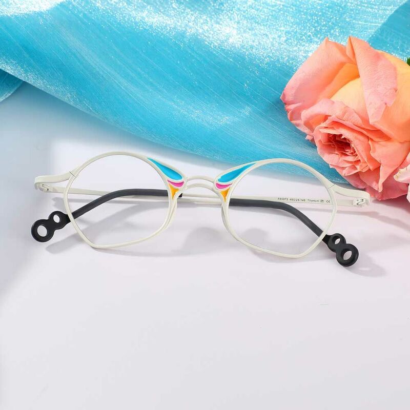 Maria Geometrische Weiße Brille