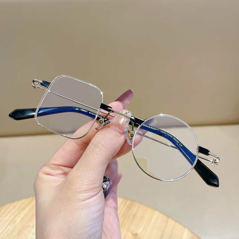 Brauneine Quadratische Goldene Brille