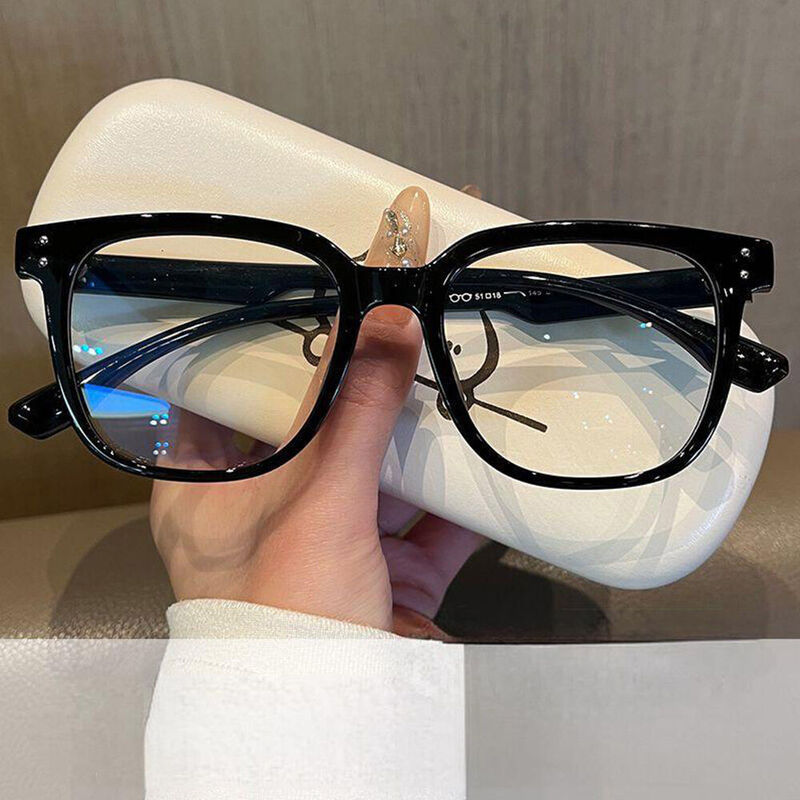 Sebastia Square Black Glasses