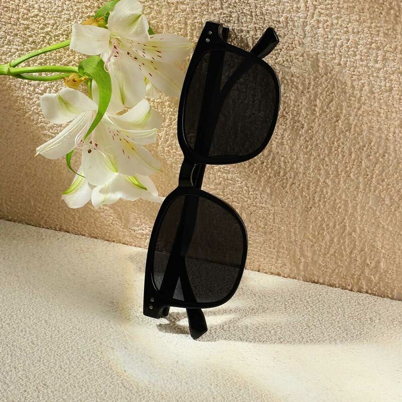 Lunettes de Soleil Jacqueline Carré Noir