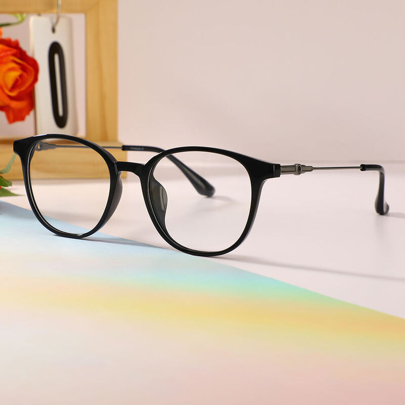 Dorothe Round Black Glasses