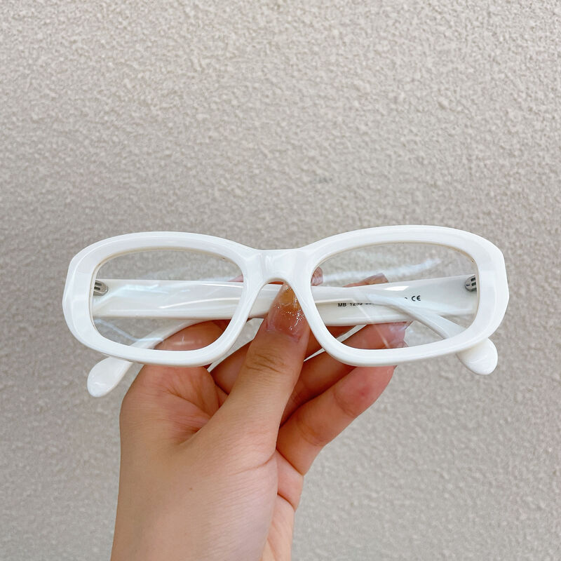 Quia Oval White Glasses