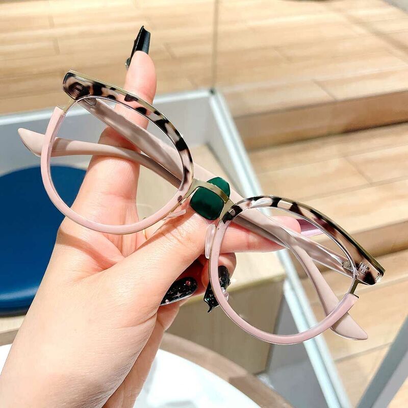 Harte Cat Eye Gray Glasses